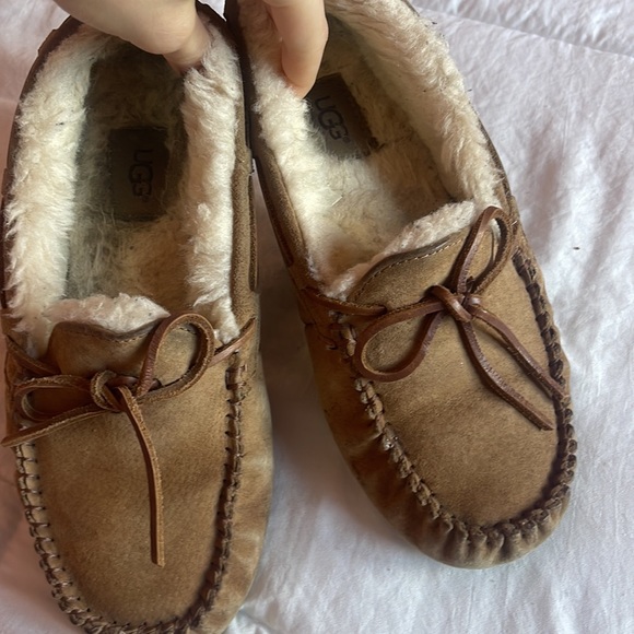 Women’s Uggs - Picture 4 of 4